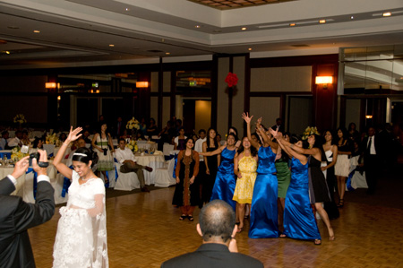 bouquet toss